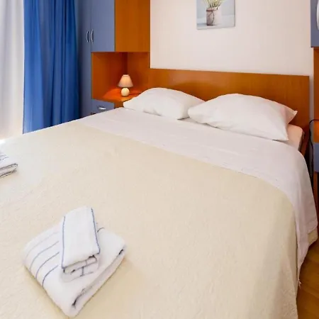 Apartments Seka - With Parking Trogir