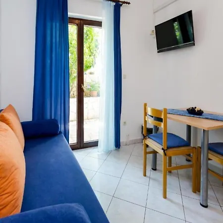 Apartments Seka - With Parking Apartmán