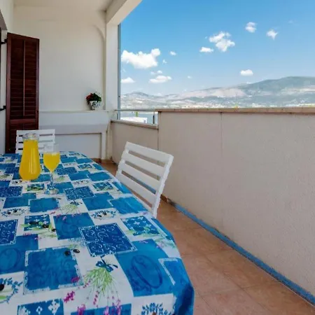 Apartments Seka - With Parking Apartmán *