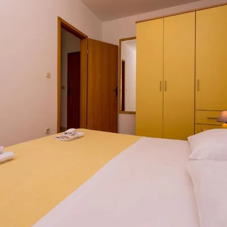 Apartments Seka - With Parking Apartmán *