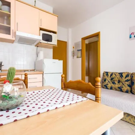 Apartments Seka - With Parking Trogir