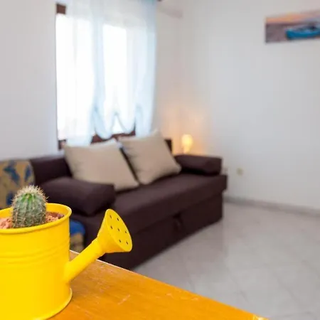 Apartments Seka - With Parking Trogir