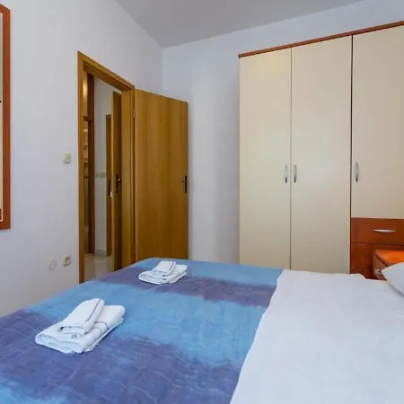 Apartments Seka - With Parking Trogir