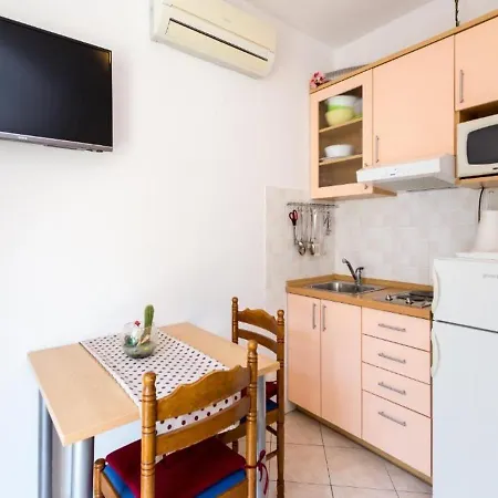 Apartments Seka - With Parking Apartment