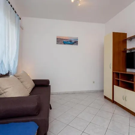Apartments Seka - With Parking Trogir